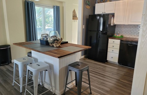 Sandbridge Apartment | "Forget About It" Guest Suite- 300 STEPS TO BEACH! With pool