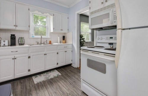 East Ridge House | Forget your worries in this spacious and serene space