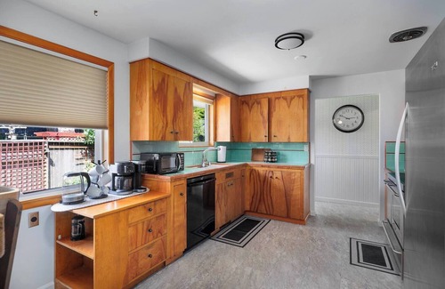 Olympia House | Forget your worries in this spacious and serene space