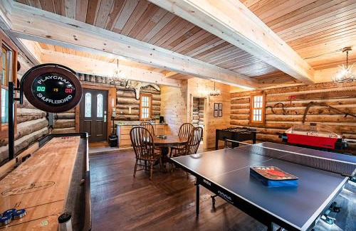 Mayfield House | Forks Riverfront Lodge - Traverse City Sleeps 18