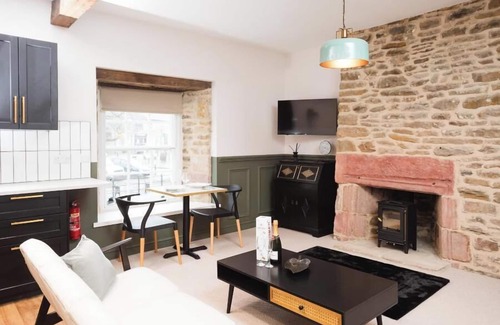Chapel en le Frith Apartment | Former 18th century bank, now contemporary apartment with Michelin Guide rated restaurant