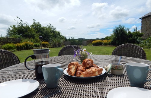 Newquay House | Former Coach House with enclosed garden - Hendra Barns, Mitchell Near Newquay