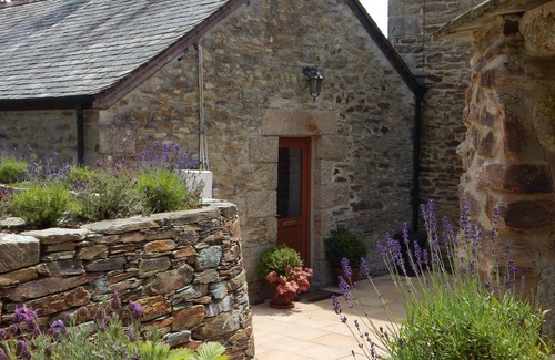 Newquay House | Former Coach House with enclosed garden - Hendra Barns, Mitchell Near Newquay