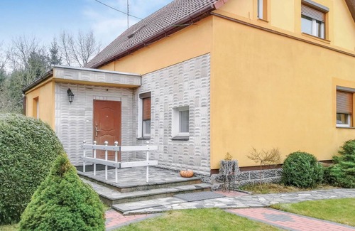 Strzelce Krajenskie House | Former country house, situated on a large, shared property not far from the German-Polish border.
