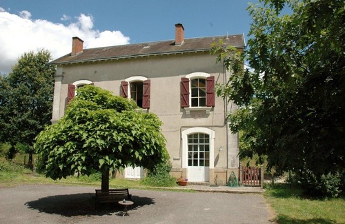 Panissac House | Former French railway station with private swimming pool and WIFI