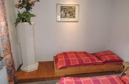 Kornburg - Worzeldorf Other | Former moated castle with moat in 1276, large garden