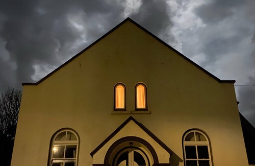 Carew Newton House | Formerly, Zoar Congregational Chapel offering a unique stay in Pembrokeshire