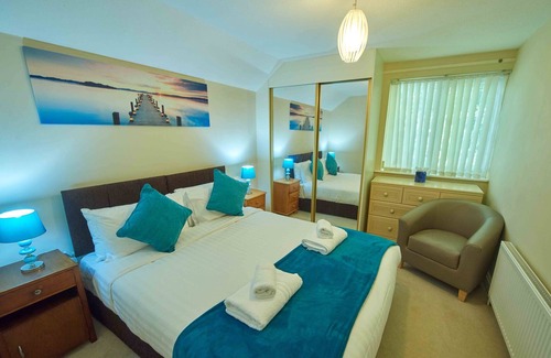 Canterbury House | Forrester House with Free Parking
