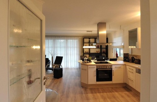 Barth House | Forsthaus, exclusive 5-star thatched house for 6 Pers.in Fuhlendorf w. Sauna/fireplace