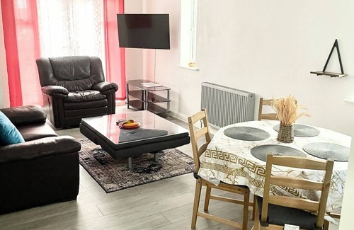 Alibon Apartment | Forsyth Court Apartment - 2 Bedroom
