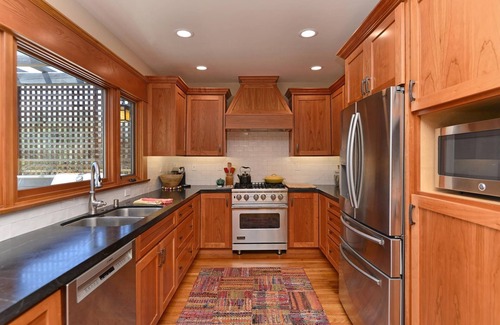 Mission Hills House | FORT 1 Craftsman on the Woods - Quiet, Restful Hideaway Centrally Located