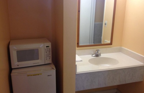North Newport News Hotel | Fort Eustis Inn