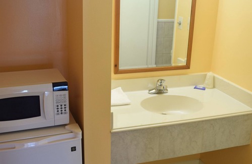 North Newport News Hotel | Fort Eustis Inn