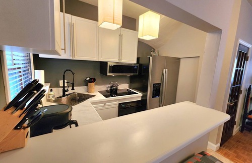 Mission Hill Apartment | Fort Hill Inn- 2 bedroom Duplex, With a touch of modernity! Minutes to Center