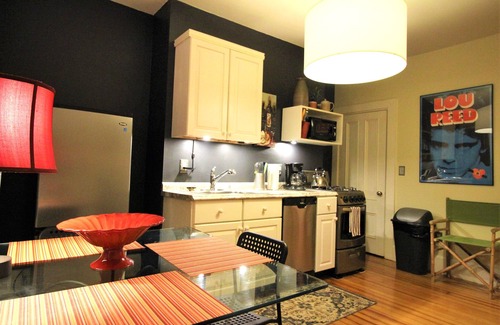 Mission Hill Apartment | "Fort Hill Inn, Boston" Cozy Studio Suite, Eat in Kitchen, 5 minutes to Center