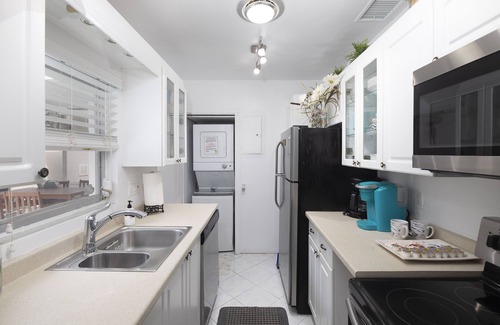 Dolphin Isles House | Fort Lauderdale Beach Villa With Pool, Walk to Beach, Perfect Beach Getaway