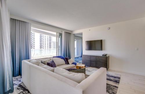 Central Beach Apartment | Fort Lauderdale Condo with Veranda and Ocean View!
