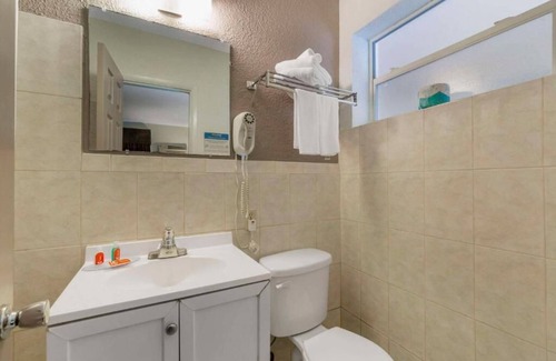 Royal Poinciana Hotel | Fort Lauderdale Gardens Inn & Suites