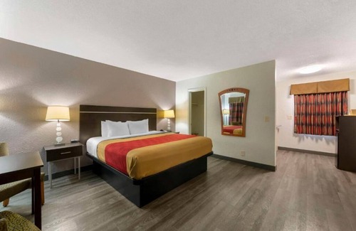 Royal Poinciana Hotel | Fort Lauderdale Gardens Inn & Suites