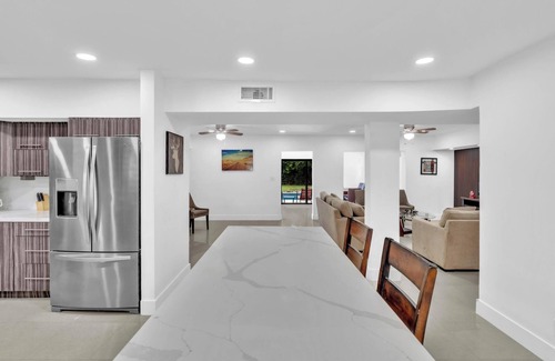 Plantation House | FORT LAUDERDALE OASIS HOME .SLEEPS 14 .5 bedrooms/3 baths PRIVATE HOME.