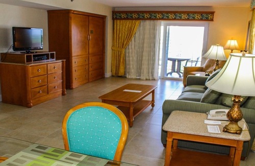 East Fort Lauderdale Resort | Fort Lauderdale Beach Resort, FL overlooking the Water Sleeps 6.