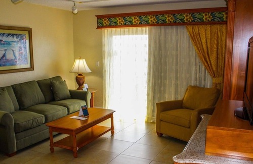East Fort Lauderdale Resort | Fort Lauderdale Beach Resort, FL overlooking the Water Sleeps 6.