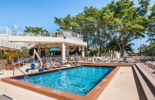 Birch Park Finger Streets Resort | Fort Lauderdale Beach Resort - Studio W/Partial Kitchen