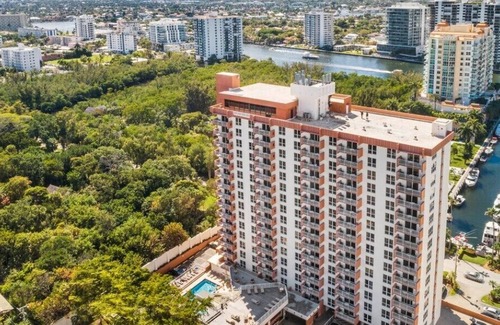 Birch Park Finger Streets Resort | Fort Lauderdale Beach Resort - Studio W/Partial Kitchen