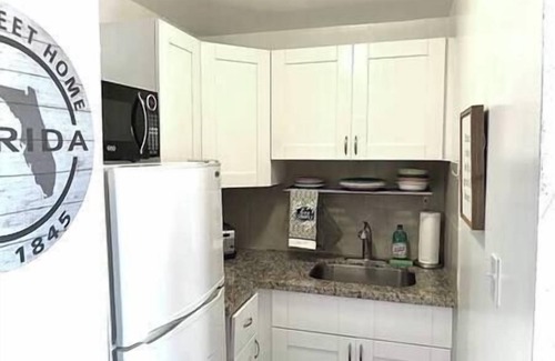 Middle River Terrace Apartment | Fort Lauderdale Cottage - Free Parking near Beach