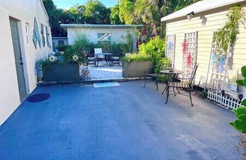 Middle River Terrace Apartment | Fort Lauderdale Cottage - Free Parking near Beach