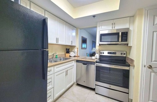 Birch Park Finger Streets Resort | Fort Lauderdale Beach Resort 1 Bedroom Suite; RATES ARE NEGOTIABLE!