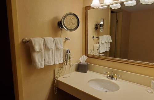 Williamsburg Hotel | Fort Magruder Historic Williamsburg, Trademark by Wyndham