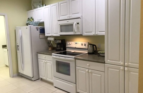 Fort Pierce Condo | Fort Pierce Condo-CLEAN-Beautiful Beaches-Historic Downtown- Community Pool