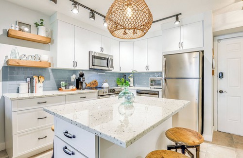Fort Pierce Condo | Fort Pierce Condo w/Screened Porch: Walk to Beach