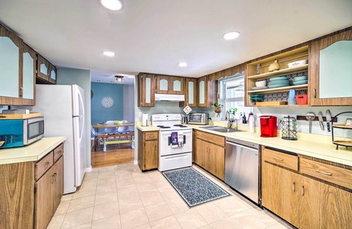 Lakewood Park House | Fort Pierce Retreat w/ Private Pool + Kayak!