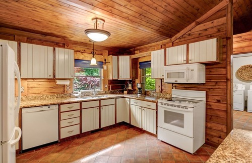 Glenn House | Fort Sassafras - Private Hot Tub, Lake Michigan Beach, Fire Pit, Deck