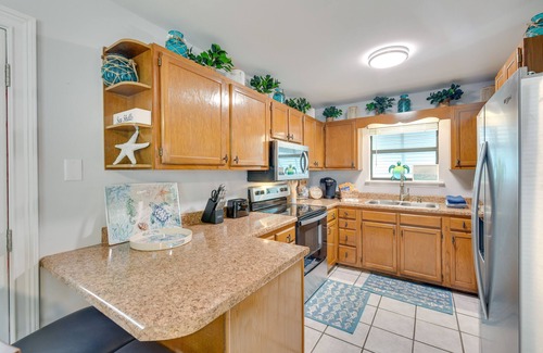 Ocean City House | Fort Walton Beach Cottage w/Hot Tub & Patio!