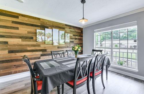 Wright House | Fort Walton Beach Home with Grill 4 Mi to Beach!