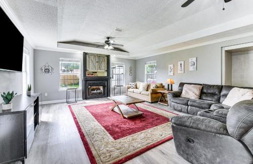 Wright House | Fort Walton Beach Home with Grill 4 Mi to Beach!