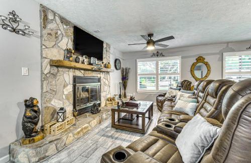 Wright House | Fort Walton Beach Home with Pool 5 Mi to Beach!