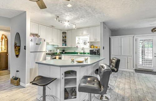 Wright House | Fort Walton Beach Home with Pool 5 Mi to Beach!