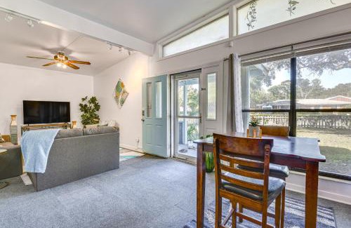 Fort Walton Beach House | Fort Walton Home with Shared Pool - 2 Mi to Beach!