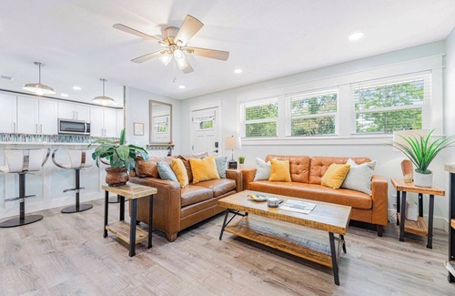Fort Walton Beach House | Fort Walton’s Haus22 | Beach Vibes and Backyard