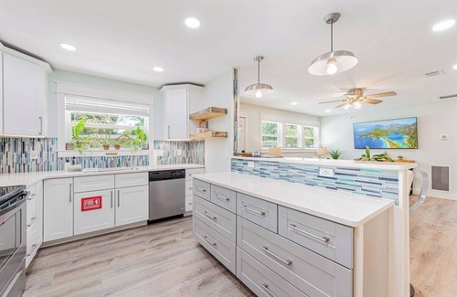 Fort Walton Beach House | Fort Walton’s Haus22 | Beach Vibes and Backyard
