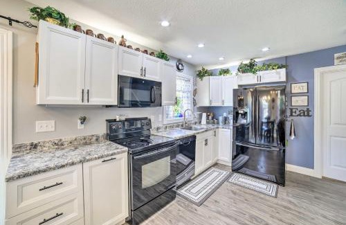 Fort Wayne Apartment | Fort Wayne Getaway - Family and Pet Friendly!