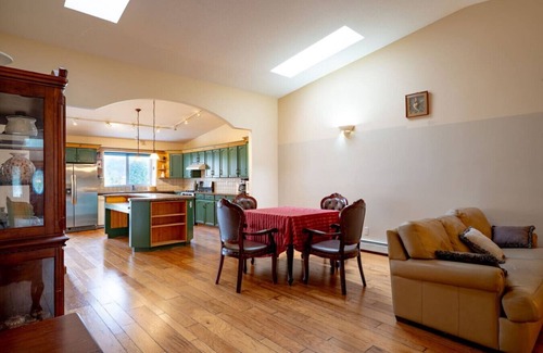 Langley House | Fort Wine Manor: Entire Private Estate Home