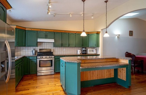 Langley House | Fort Wine Manor: Entire Private Estate Home