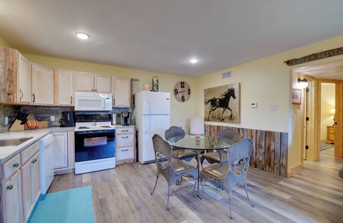 Fort Worth Apartment | Fort Worth Home w/Patio: 5 Mi to Dtwn!