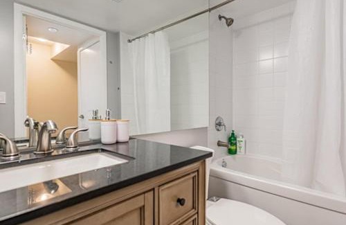 Fort York Apartment | Fort York Suites - CNE
