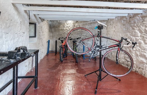 Los Corrales de Buelna House | FORTBIKE SAN MATEO FRIENDLY HOLIDAY HOUSE WITH BIKE AND TRIATLON